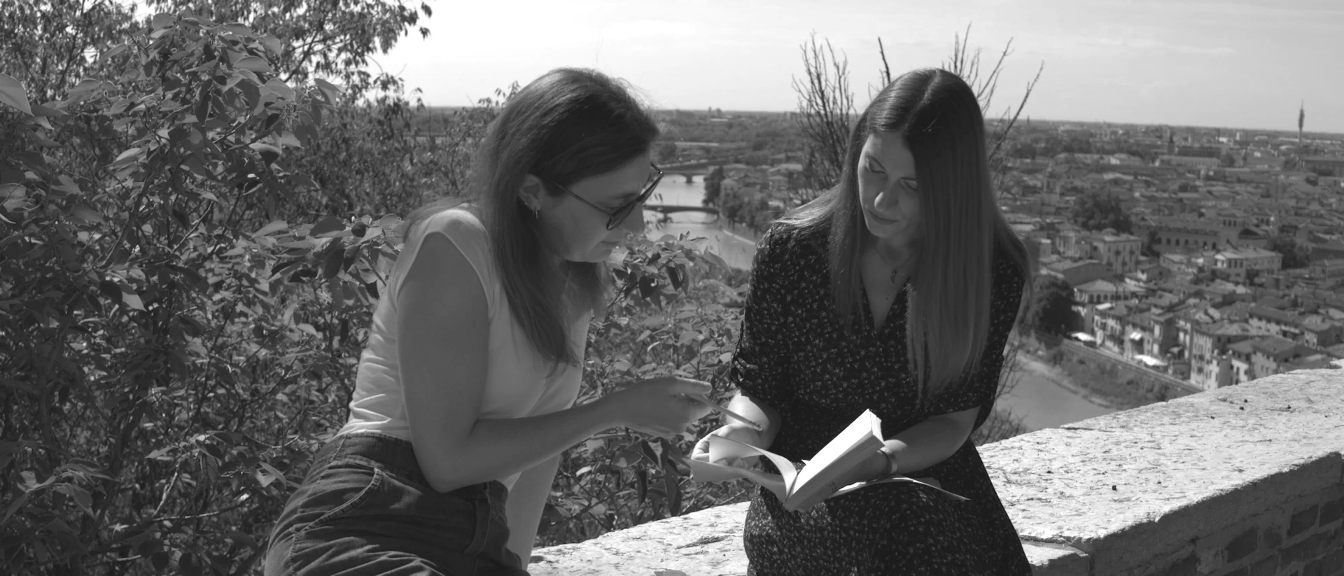 Maria Chiara Tamani e Lisa Merzi: editor e autrice al lavoro su un romanzo